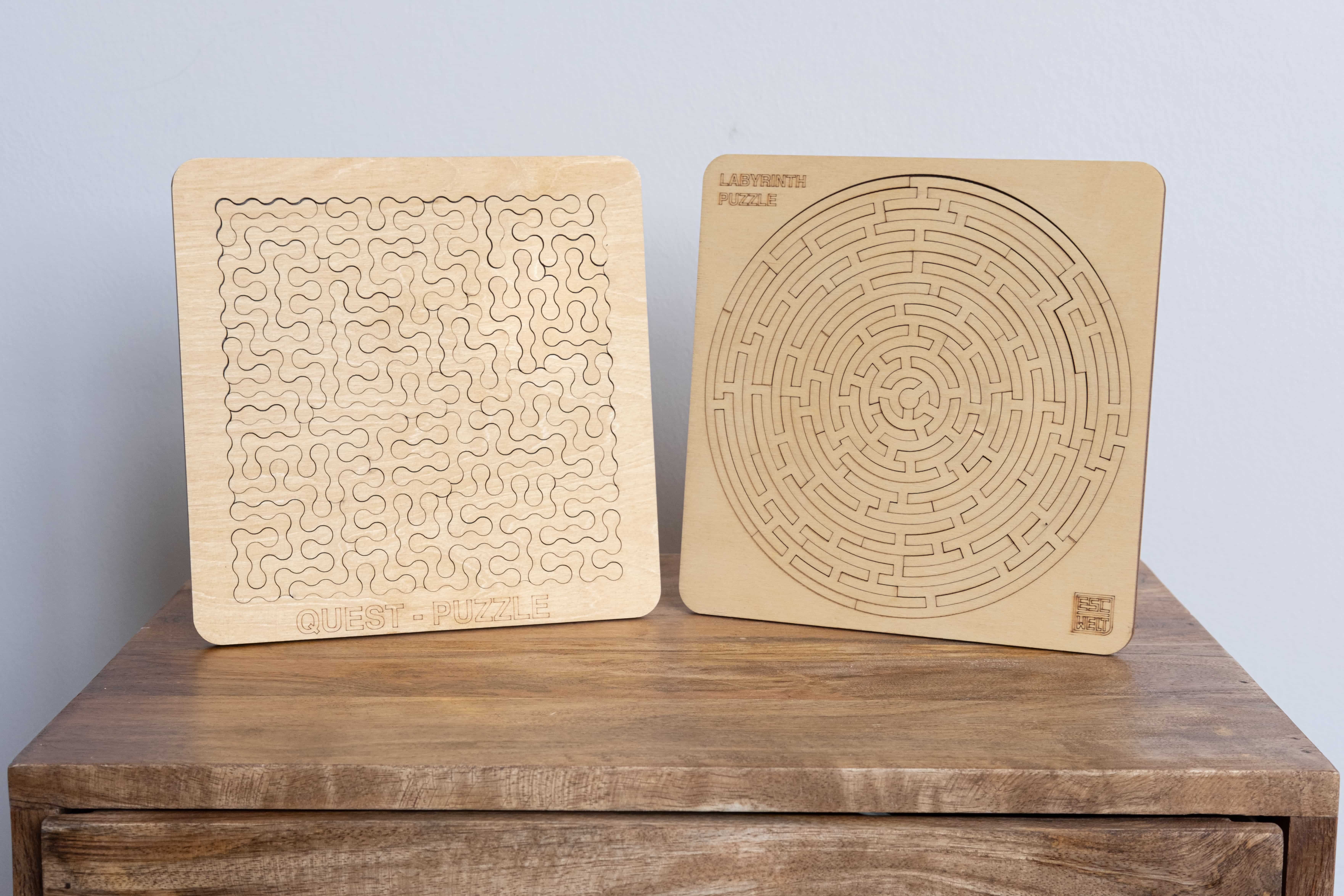 Fotos und Abbildungen von Puzzle Set. ESC WELT.